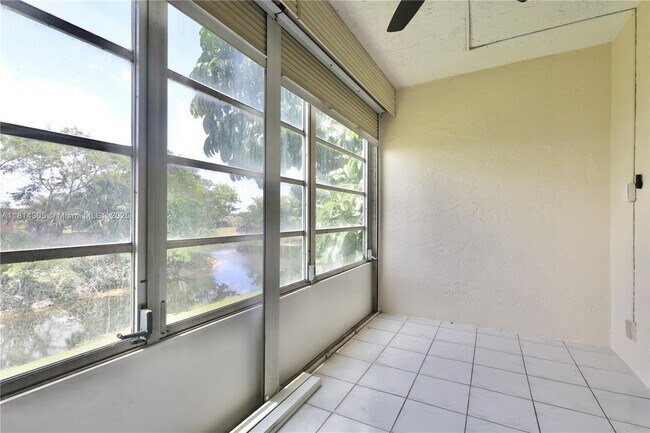 Building Photo - 6870 Royal Palm Blvd