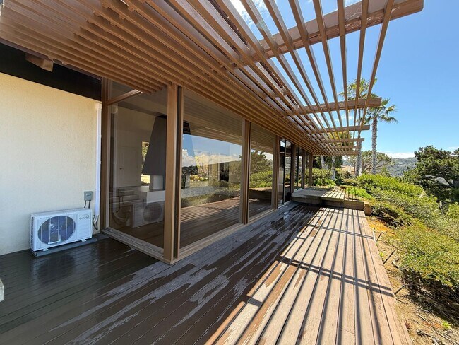 Building Photo - Newly Renovated 4 Bedroom Residence in La Jolla