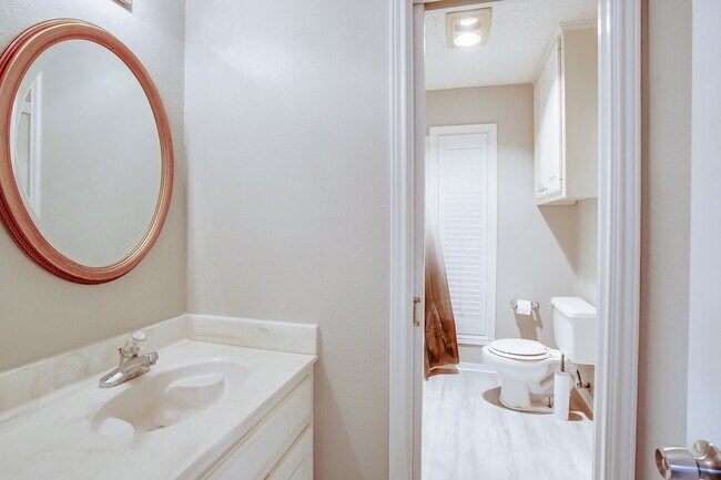 Building Photo - Newly Remodeled Prestigious Home!!