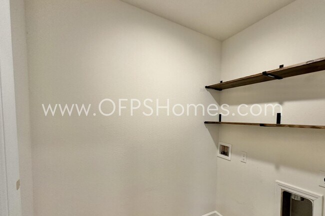 Building Photo - 812 Moorhen Wy