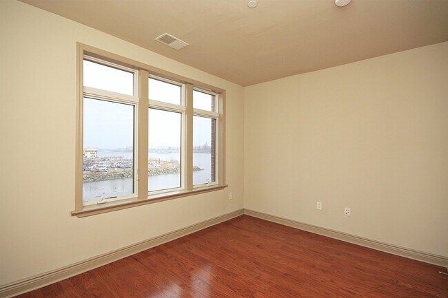 Building Photo - 7400 River Rd