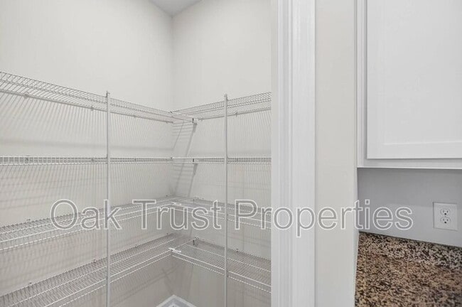 Building Photo - 216 Sarcoxie Rd