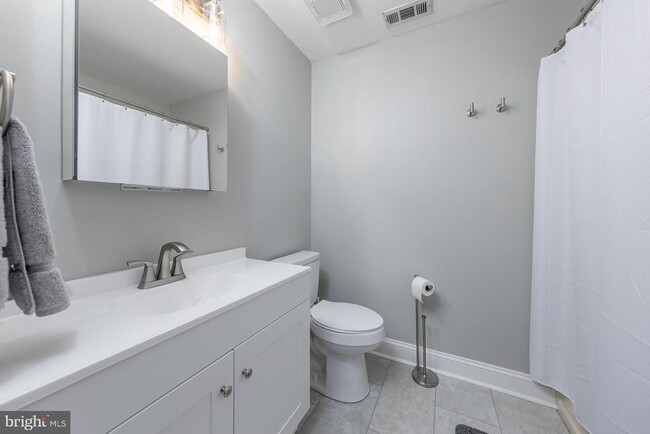 Building Photo - 56 Crestmont Dr