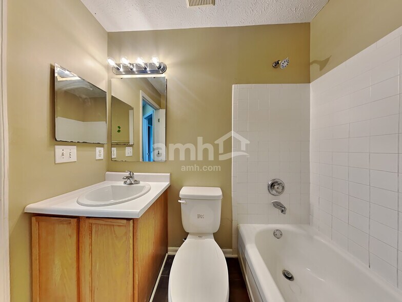 Building Photo - 778 Thornton Dr