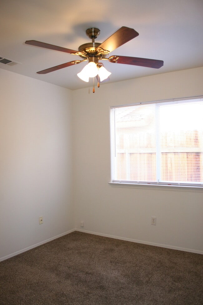 Building Photo - 703 Markham Way