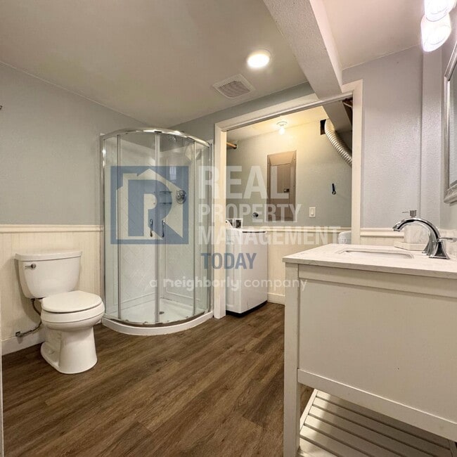 Building Photo - Charming 3 Bedroom Move In Ready!