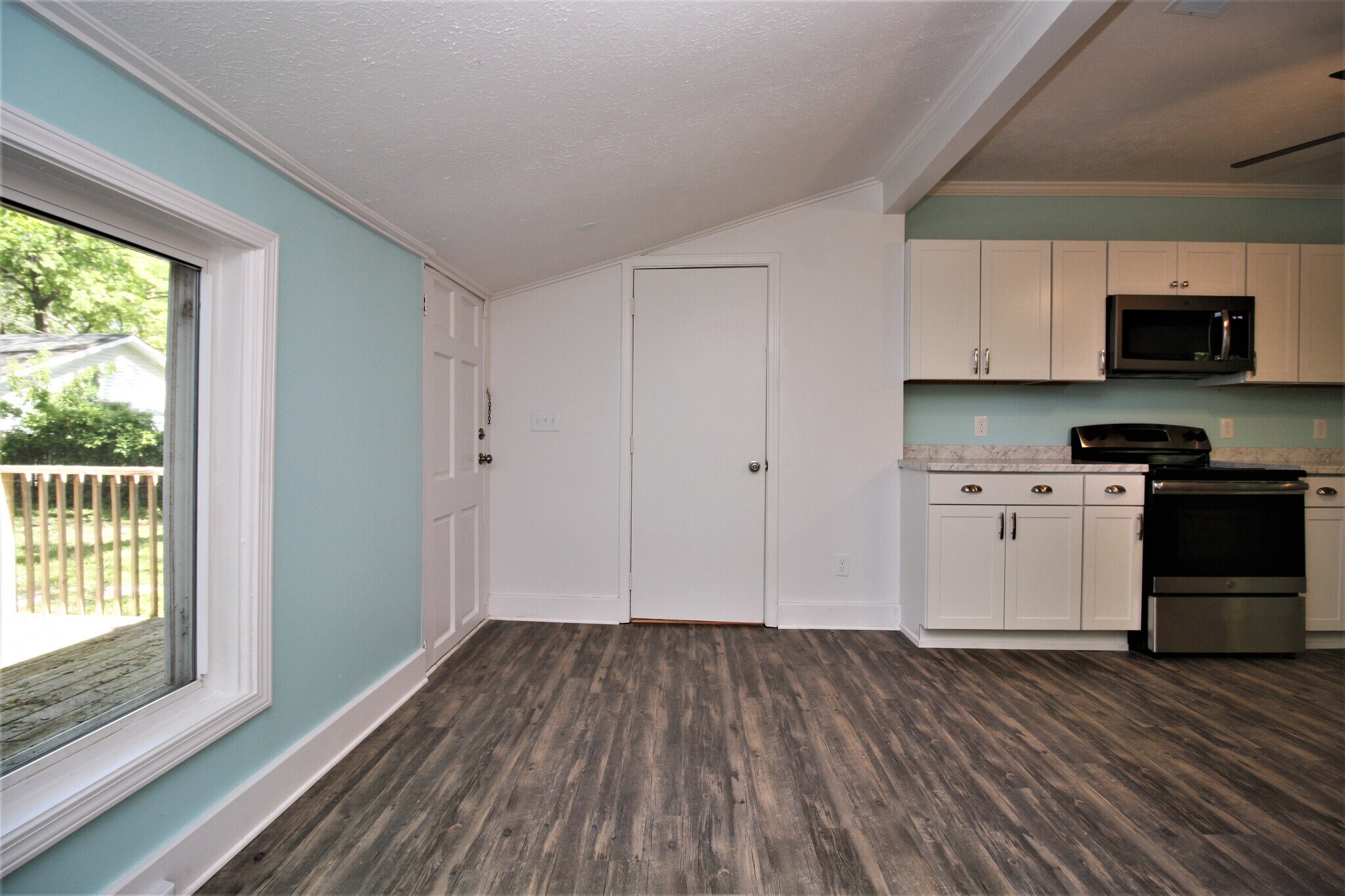 Building Photo - 4634 Southcrest Dr