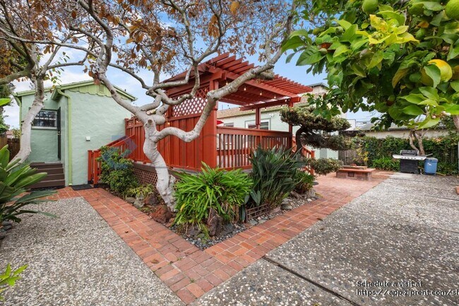 Building Photo - 3606 Barrett Ave