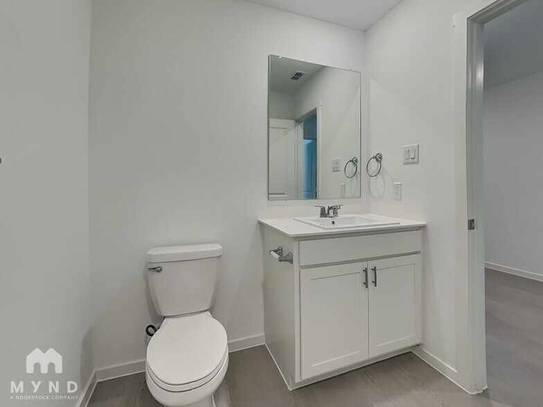 Building Photo - 1836 Javelina St