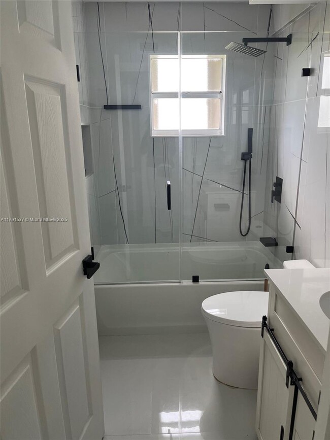 Building Photo - 98 Normandy Ln