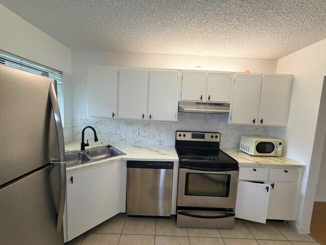 Building Photo - 1244 S Military Trail