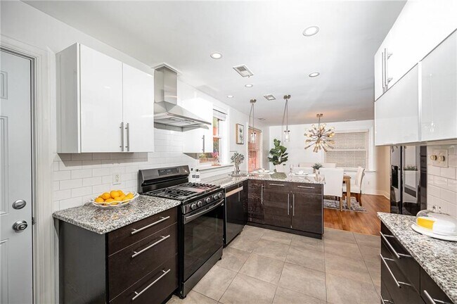 Building Photo - 4106 Grove Ave