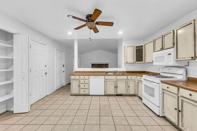 Building Photo - Charming Farmington Home in Peaceful Cul-de-Sac
