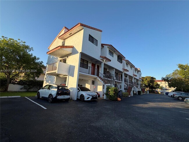 Building Photo - 421 Swallow Dr
