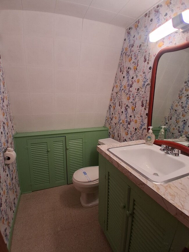 Building Photo - $1,800 - 2 Bedroom / 1.5 Bath Unfurnished ...
