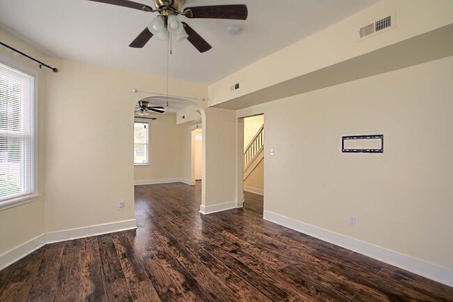 Building Photo - 525 Eaton St