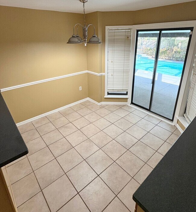 Building Photo - Pool Home in Desired SE Ocala