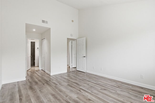 Building Photo - 18136 Oxnard St