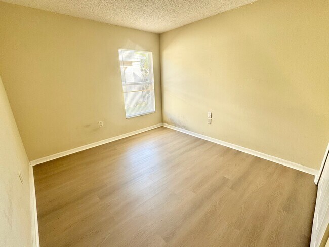 Building Photo - 1317 Casterton Cir