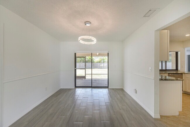 Building Photo - 1168 SE Clifton Ln