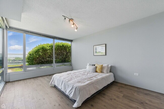 Building Photo - 9715 Woods Dr