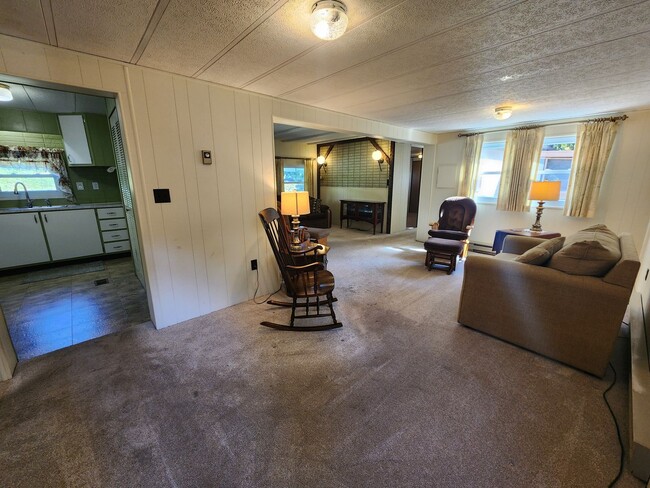 Building Photo - Partially Furnished Single Family Home!