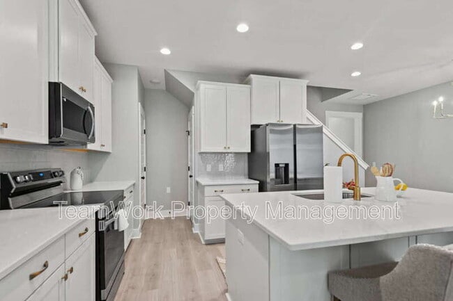 Building Photo - 7763 Park Gate Dr