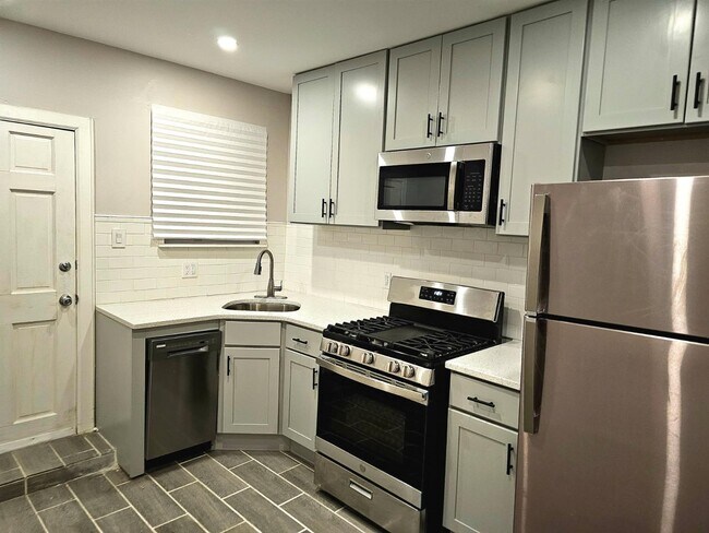 Building Photo - 2217 Earp St