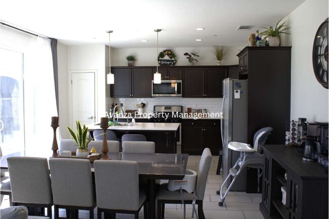 Building Photo - 1 Year Lease 4 Bed  3 Bath  Rent: $2,695 D...