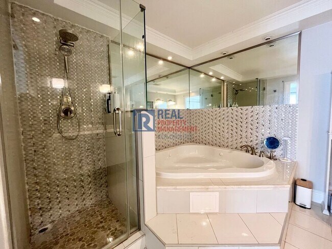 Building Photo - 1529 S Sable Blvd