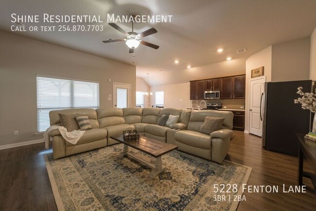 Building Photo - 5228 Fenton Ln