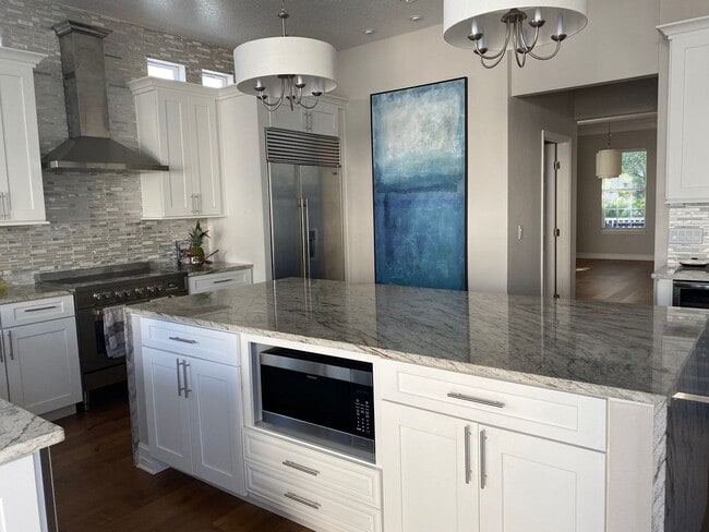 Building Photo - 204 Reserve Place