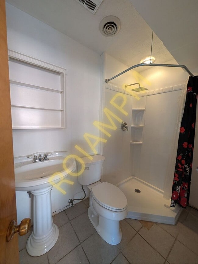 Building Photo - Spacious 4-Bedroom Home in Prime Twin Fall...