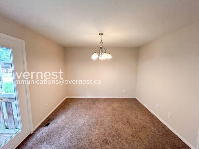 Building Photo - 701 Vineland Ct