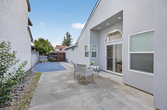 Building Photo - Bright & Spacious 3 Bed, 2 Bath Home – Must See!