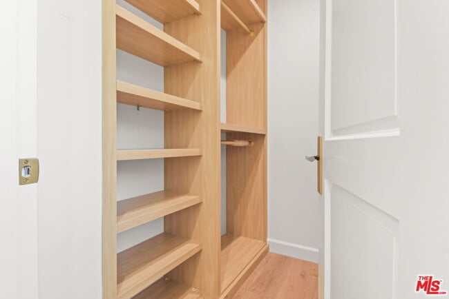 Building Photo - 1153 S Clark Dr