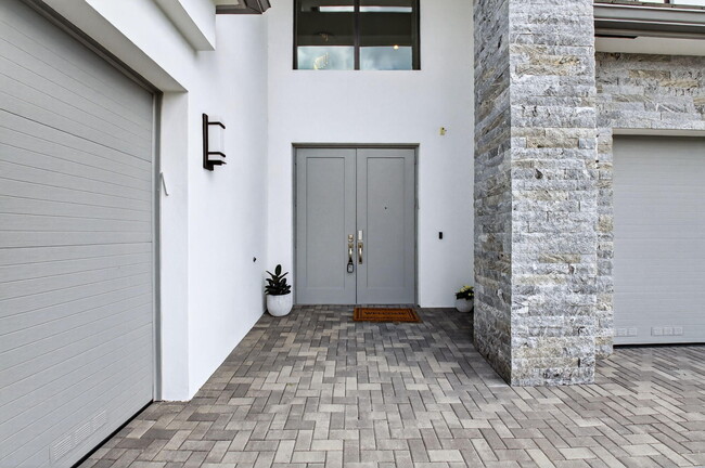 Building Photo - 8521 Ganton Dr