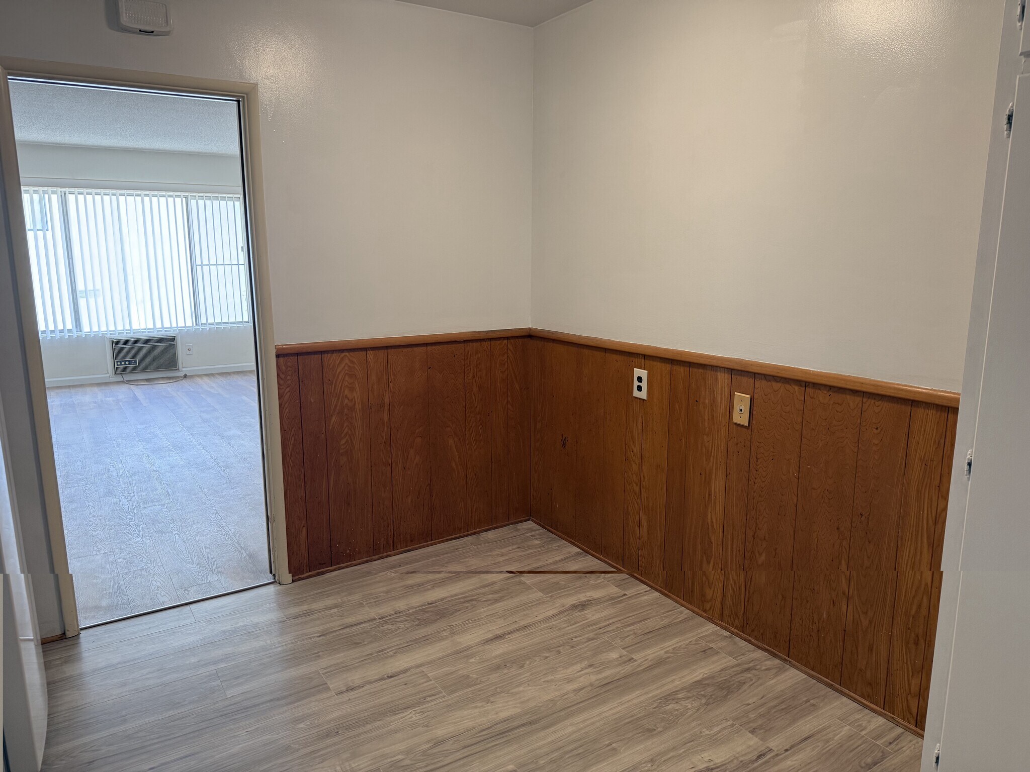 Building Photo - 330 E Fairview Ave