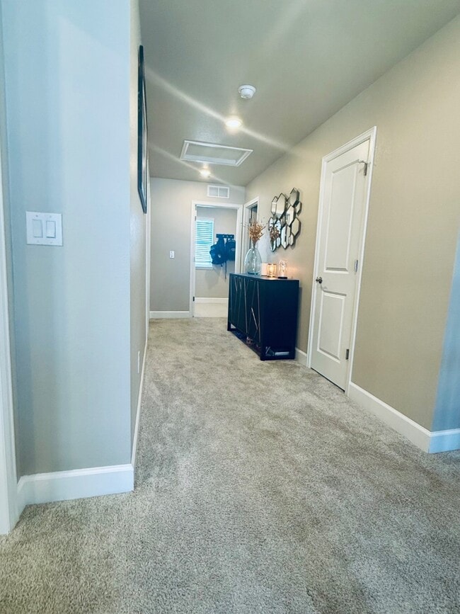 Building Photo - Nearly-New 4-Bed in Terrain with Deck, Office, and Resort-Style Amenities