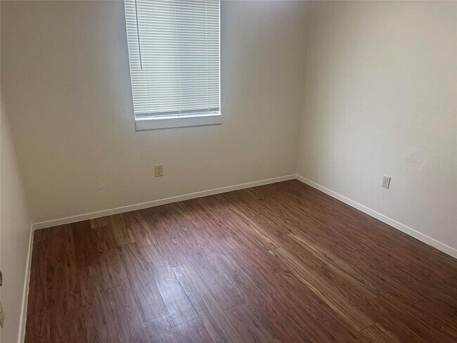 Building Photo - 6907 Woodhue Dr