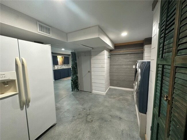 Building Photo - 810 S Sandpiper St