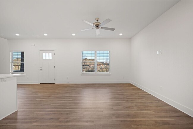 Building Photo - The Summit at Been Road Villas 3 Bed, 2.5 Bath