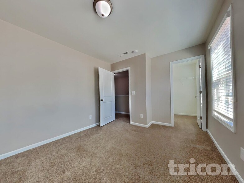 Building Photo - 932 Peninsula Pl