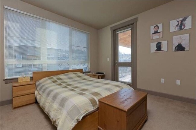 Building Photo - Welcome home to Starpointe at Issaquah Highlands