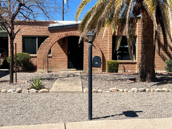Building Photo - 4409 E Brott St