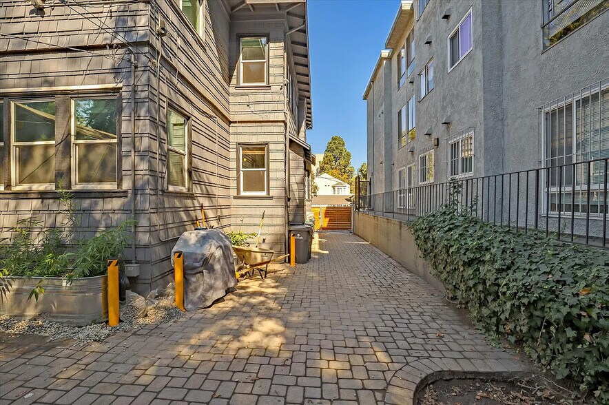 Building Photo - 27 Westall Ave