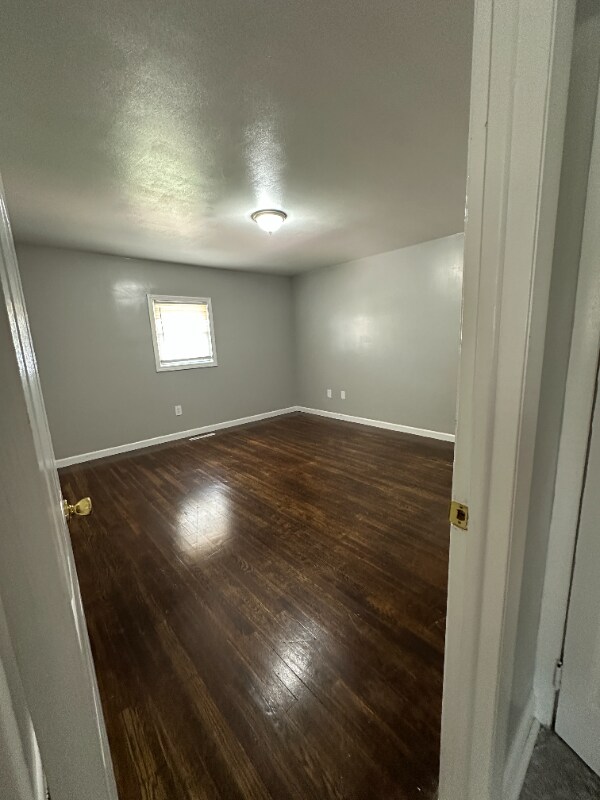 Building Photo - 40 Whitewood Rd