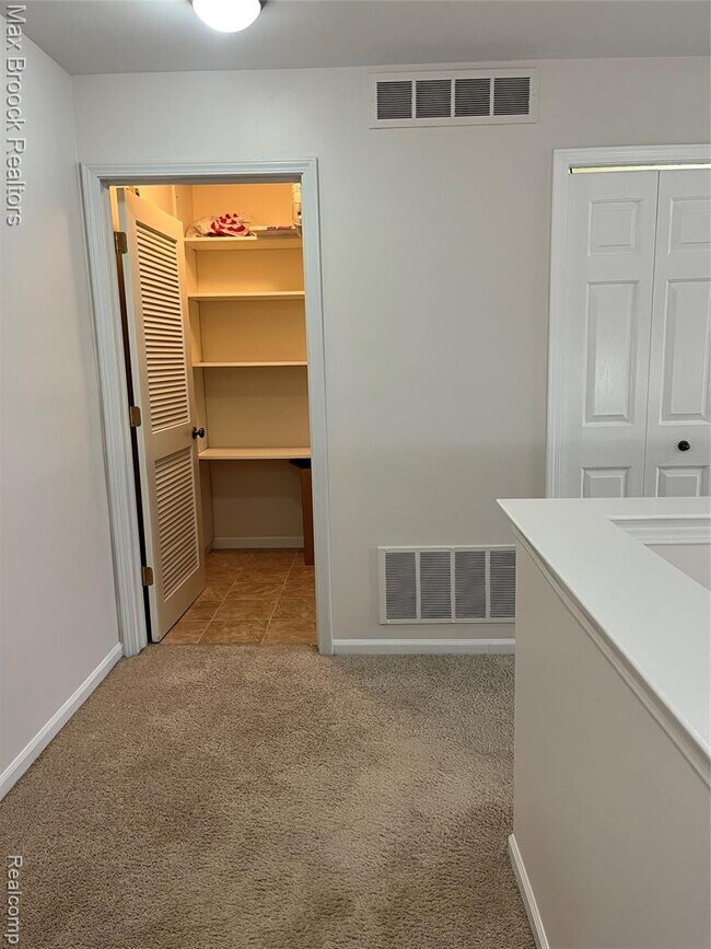 Building Photo - 3255 Camden Dr