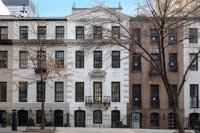 Building Photo - 241 E 48th St