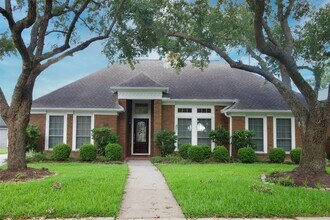 Building Photo - 1839 Lakewinds Dr